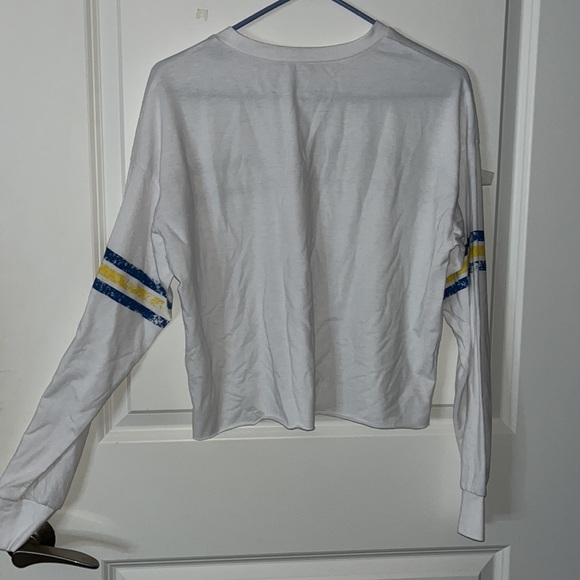 White slight crop long sleeve 💙💛 - Picture 3 of 3